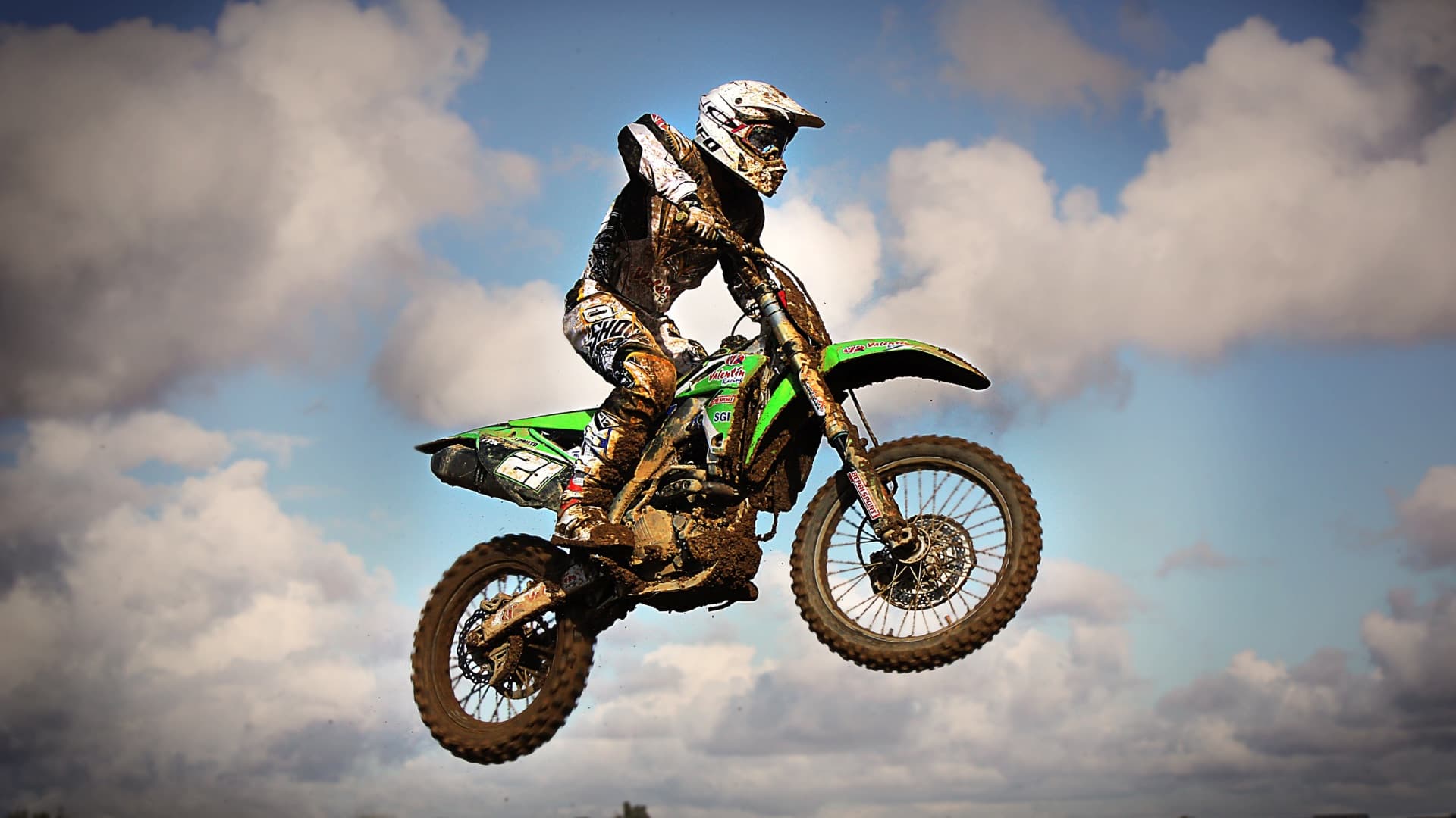 Motocross-syklist i lufta